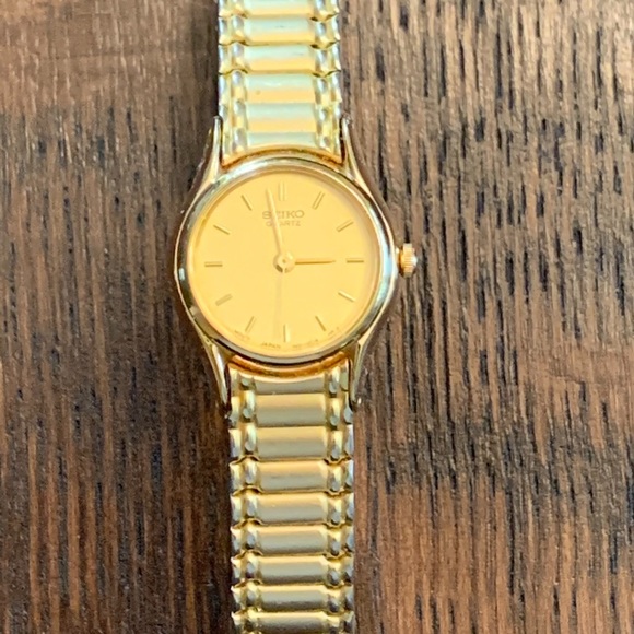 Seiko Nice Small Gold Color Round Dress Watch - Picture 2 of 8